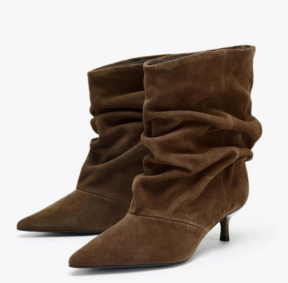 Bota de tacón fruncida