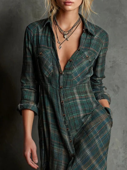Vestido largo camisero de cuadros verdes, con solapa y botonadura sencilla