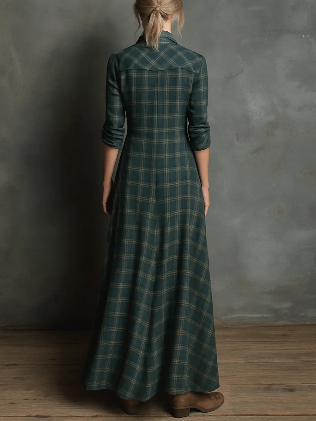 Vestido largo camisero de cuadros verdes, con solapa y botonadura sencilla
