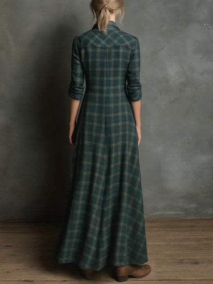 Vestido largo camisero de cuadros verdes, con solapa y botonadura sencilla