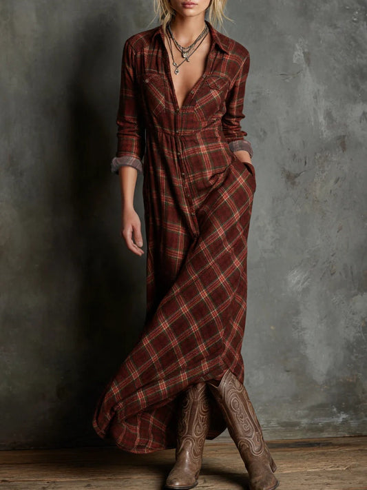 Vestido largo camisero de cuadros verdes, con solapa y botonadura sencilla